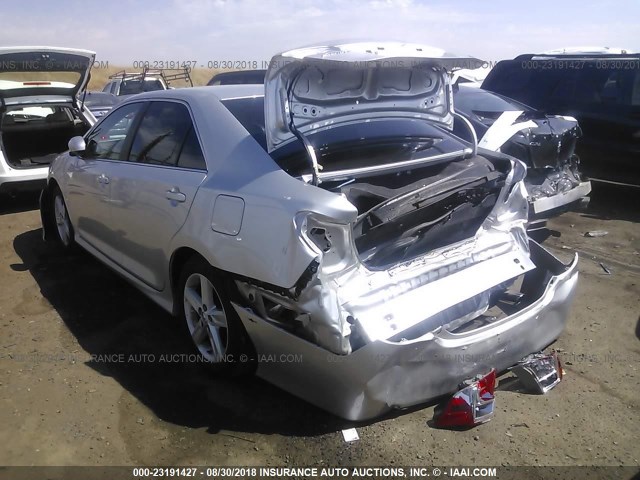 4T1BF1FK1EU448765 - 2014 TOYOTA CAMRY L/SE/LE/XLE 银色 照片 3
