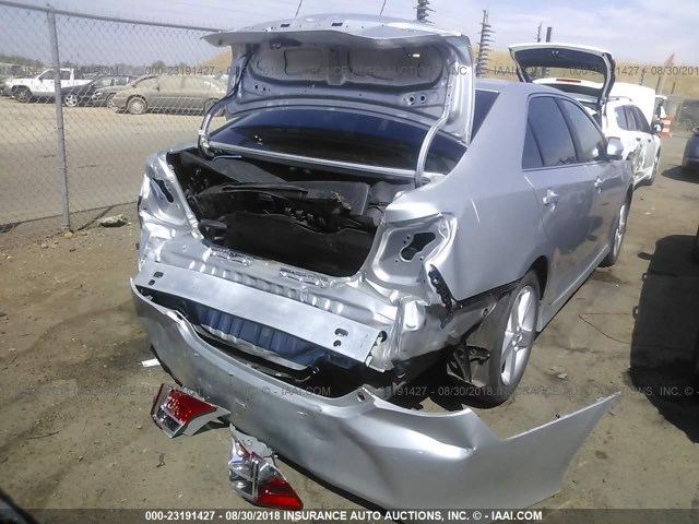 4T1BF1FK1EU448765 - 2014 TOYOTA CAMRY L/SE/LE/XLE 银色 照片 4