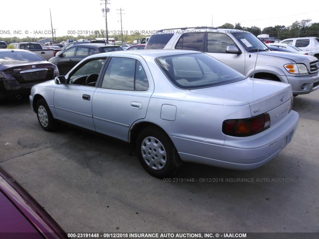 4T1BG12K3TU769013 - 1996 TOYOTA CAMRY DX/LE/XLE ვერცხლისფერი ფოტო 3