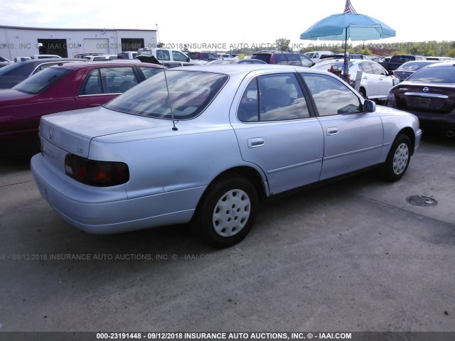 4T1BG12K3TU769013 - 1996 TOYOTA CAMRY DX/LE/XLE ვერცხლისფერი ფოტო 4
