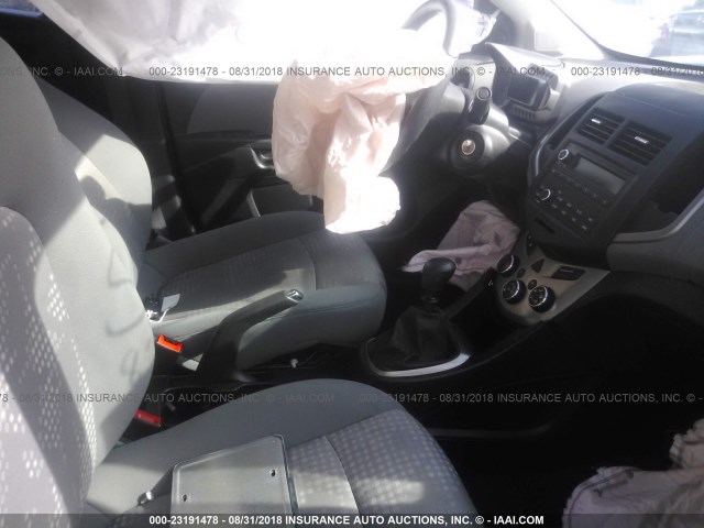 1G1JB5SH4G4135461 - 2016 CHEVROLET SONIC LS 灰色 照片 5