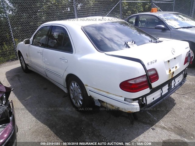 WDBJF82J72X068621 - 2002 MERCEDES-BENZ E 320 4MATIC WHITE photo 3