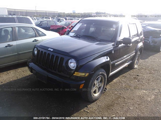 1J4GL38K05W638616 - 2005 JEEP LIBERTY RENEGADE BLACK photo 2