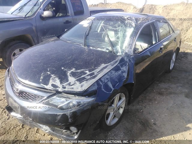 4T1BF1FK4CU508230 - 2012 TOYOTA CAMRY SE/LE/XLE შავი ფოტო 2
