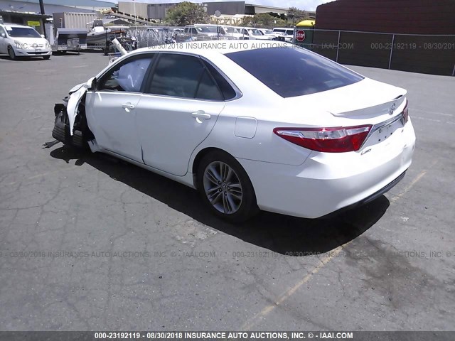 4T1BF1FK3FU088657 - 2015 TOYOTA CAMRY LE/XLE/SE/XSE 白色 照片 3