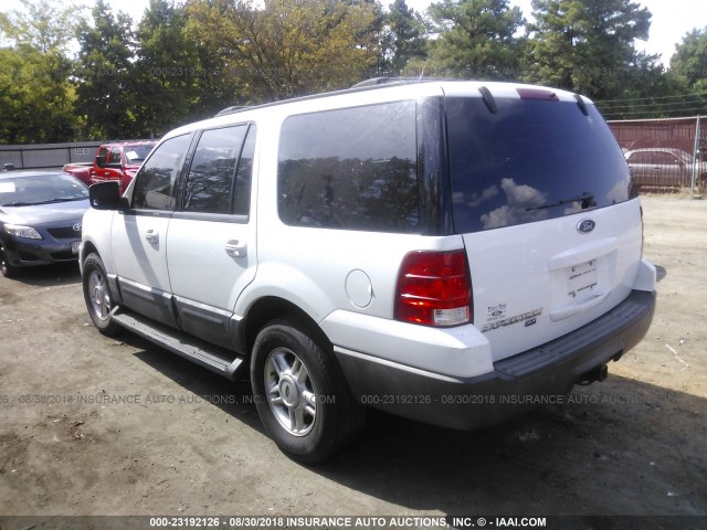 1FMRU15W44LA81325 - 2004 FORD EXPEDITION XLT WHITE photo 3