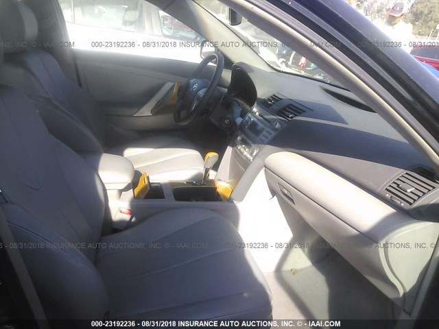4T1BK46K27U010885 - 2007 TOYOTA CAMRY NEW GENERAT LE/XLE/SE BLACK photo 5