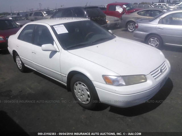 JT2BG22KXV0077554 - 1997 TOYOTA CAMRY LE/XLE Weiß Foto 1
