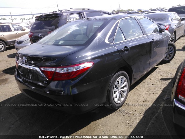 4T1BF1FK4HU800290 - 2017 TOYOTA CAMRY LE/XLE/SE/XSE BLACK photo 4