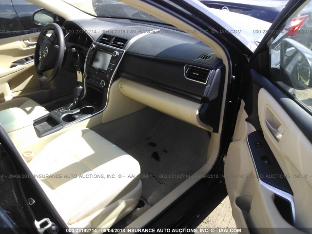 4T1BF1FK4HU800290 - 2017 TOYOTA CAMRY LE/XLE/SE/XSE BLACK photo 5