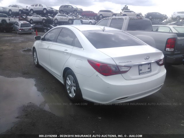 5NPEB4AC9CH393925 - 2012 HYUNDAI SONATA GLS WHITE photo 3