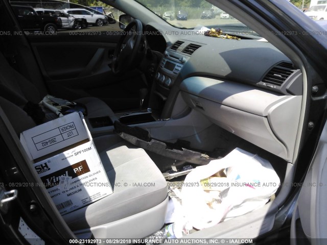 4T4BE46K69R121861 - 2009 TOYOTA CAMRY SE/LE/XLE 灰色 照片 5