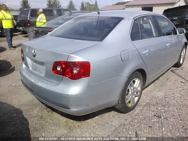 3VWEF71K47M191603 - 2007 VOLKSWAGEN JETTA WOLFSBURG 银色 照片 4