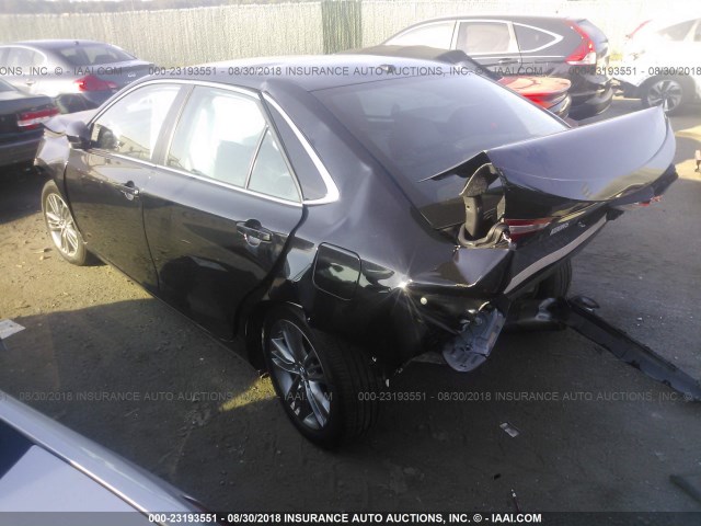4T1BF1FK7HU359075 - 2017 TOYOTA CAMRY LE/XLE/SE/XSE 黑色 照片 3