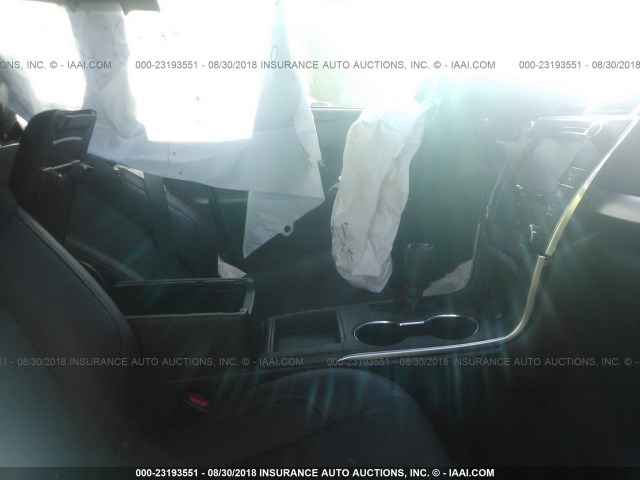 4T1BF1FK7HU359075 - 2017 TOYOTA CAMRY LE/XLE/SE/XSE 黑色 照片 5