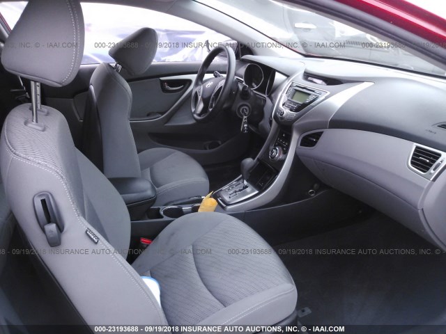 KMHDH6AEXDU008978 - 2013 HYUNDAI ELANTRA COUPE GS/SE RED photo 5