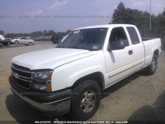 2GCEK19T641259931 - 2004 CHEVROLET SILVERADO K1500 WHITE photo 2