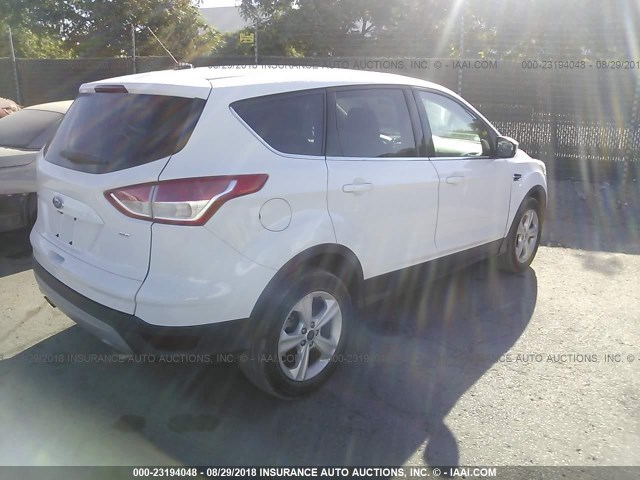 1FMCU0G73GUA30046 - 2016 FORD ESCAPE SE WHITE photo 4