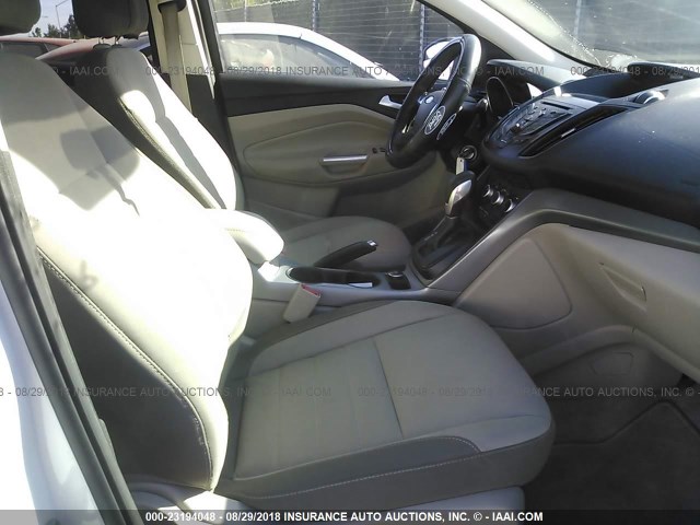 1FMCU0G73GUA30046 - 2016 FORD ESCAPE SE WHITE photo 5