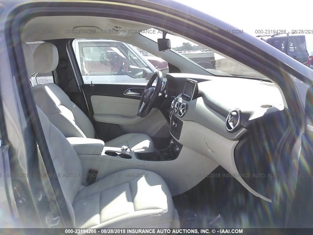 WDDVP9AB3EJ002144 - 2014 MERCEDES-BENZ B ELECTRIC GRAY photo 5