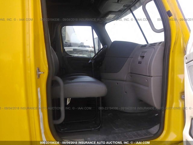 1FUJGLDR9CSBD6864 - 2012 FREIGHTLINER CASCADIA 125  YELLOW photo 5