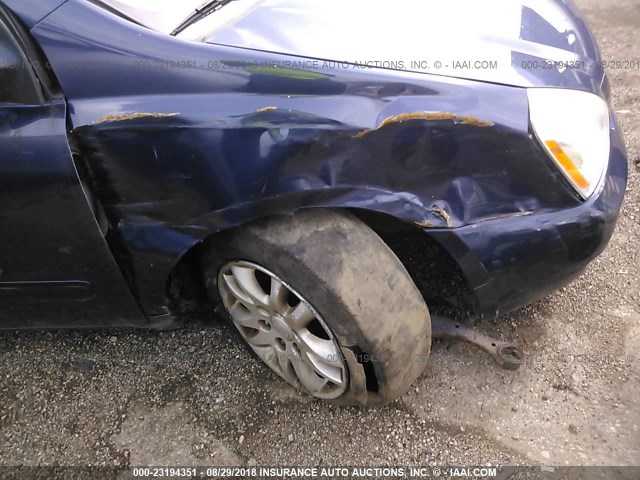 KNDMB233886232125 - 2008 KIA SEDONA EX/LX BLUE photo 6