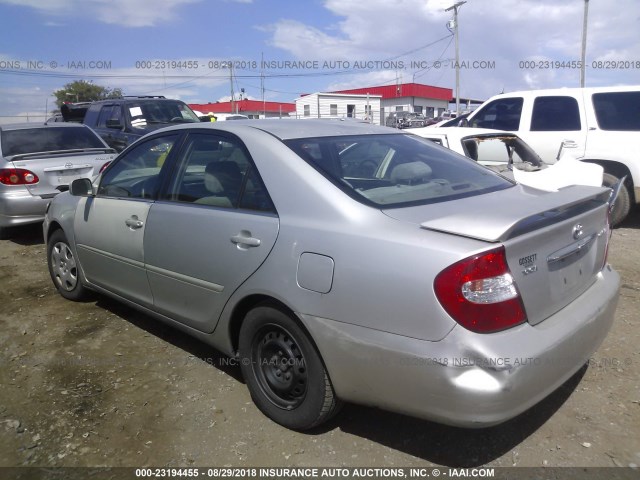 4T1BE32K93U695193 - 2003 TOYOTA CAMRY LE/XLE/SE SILVER photo 3