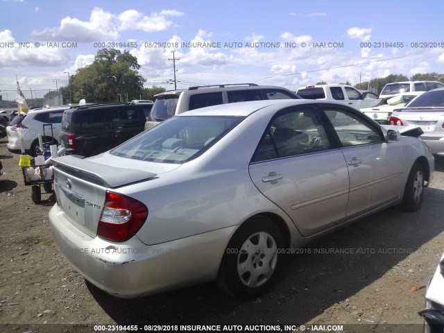 4T1BE32K93U695193 - 2003 TOYOTA CAMRY LE/XLE/SE SILVER photo 4