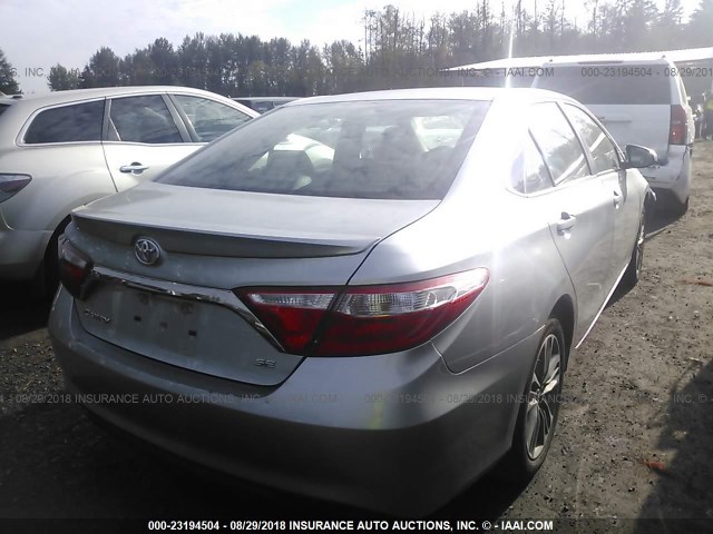 4T1BF1FK7HU379276 - 2017 TOYOTA CAMRY LE/XLE/SE/XSE SILVER photo 4