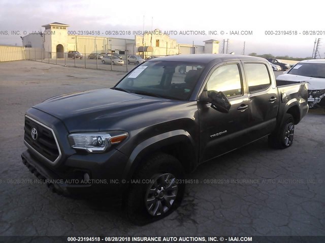 5TFAZ5CNXHX027868 - 2017 TOYOTA TACOMA DBL CAB/SR5/TRD SPORT/OR 灰色 照片 2