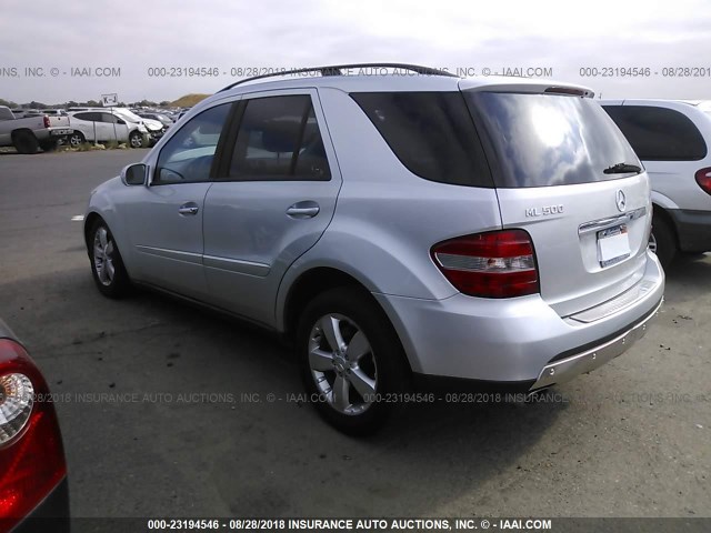 4JGBB75E86A054306 - 2006 MERCEDES-BENZ ML 500 SILVER photo 3