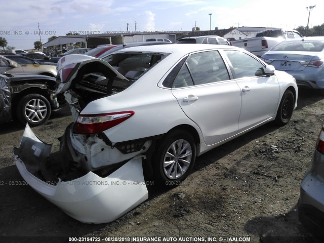 4T4BF1FK5FR480867 - 2015 TOYOTA CAMRY LE/XLE/SE/XSE 白色 照片 4