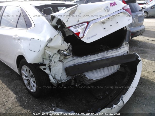4T4BF1FK5FR480867 - 2015 TOYOTA CAMRY LE/XLE/SE/XSE 白色 照片 6