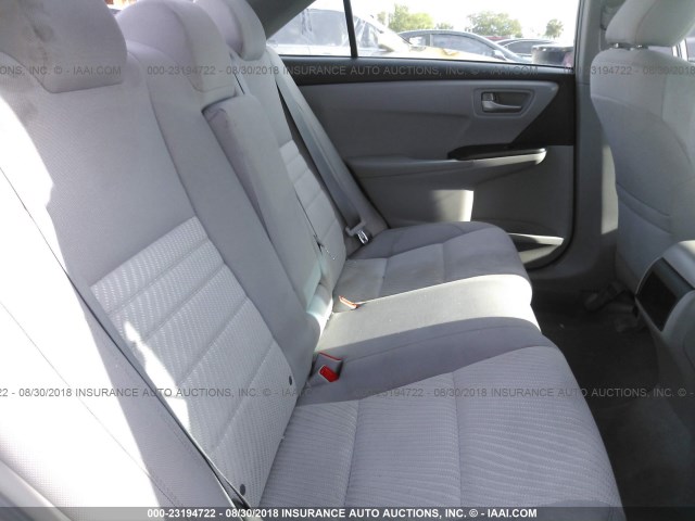 4T4BF1FK5FR480867 - 2015 TOYOTA CAMRY LE/XLE/SE/XSE 白色 照片 8