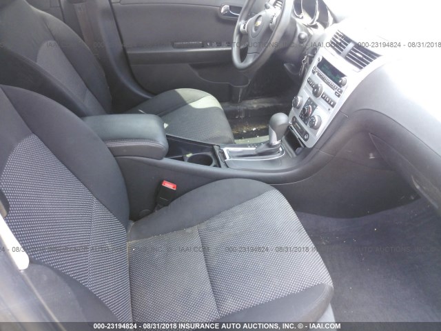 1G1ZC5E19BF310640 - 2011 CHEVROLET MALIBU 1LT ნაცრისფერი ფოტო 5