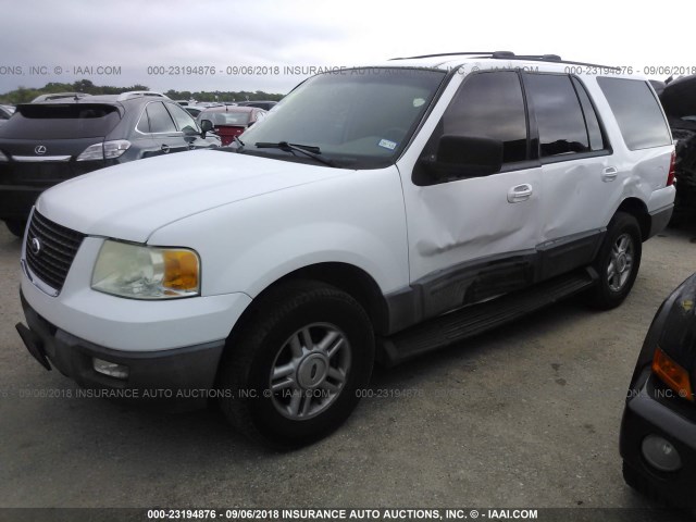 1FMRU15W84LB52462 - 2004 FORD EXPEDITION XLT WHITE photo 2