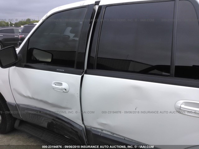 1FMRU15W84LB52462 - 2004 FORD EXPEDITION XLT WHITE photo 6
