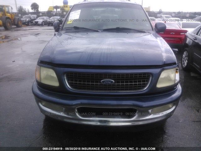 1FMRU17L6WLC39945 - 1998 FORD EXPEDITION BLUE photo 6