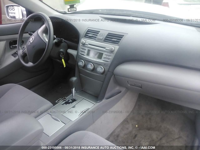 4T1BF3EK7AU008072 - 2010 TOYOTA CAMRY SE/LE/XLE 银色 照片 5