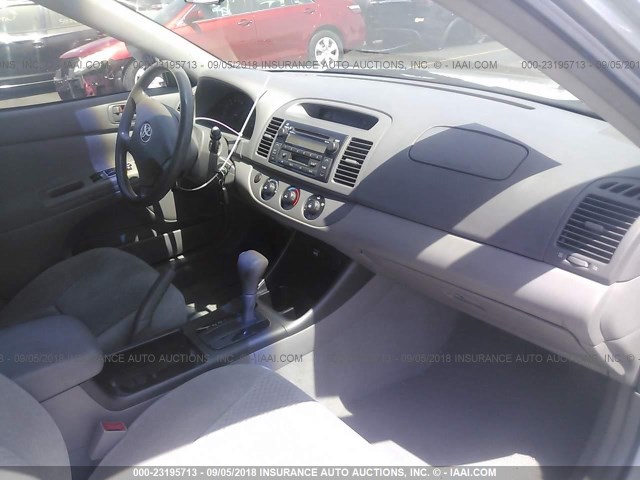 4T1BE32K83U684329 - 2003 TOYOTA CAMRY LE/XLE/SE 银色 照片 5