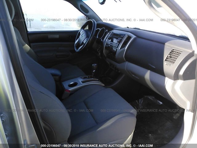 5TFJU4GN1CX013451 - 2012 TOYOTA TACOMA DOUBLE CAB PRERUNNER GRAY photo 5