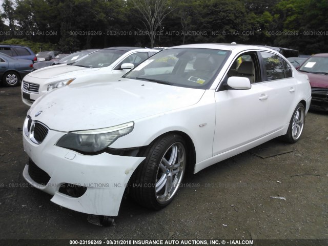 WBANV13558CZ57039 - 2008 BMW 528 XI WHITE photo 2