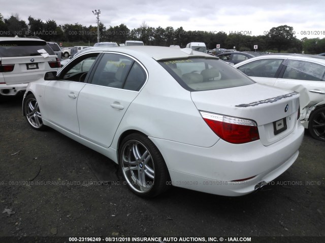 WBANV13558CZ57039 - 2008 BMW 528 XI WHITE photo 3