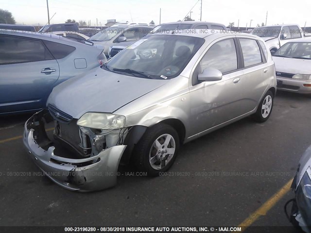 KL1TD62605B385567 - 2005 CHEVROLET AVEO LS SILVER photo 2
