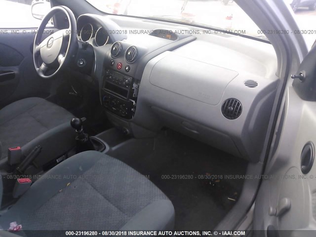 KL1TD62605B385567 - 2005 CHEVROLET AVEO LS SILVER photo 5