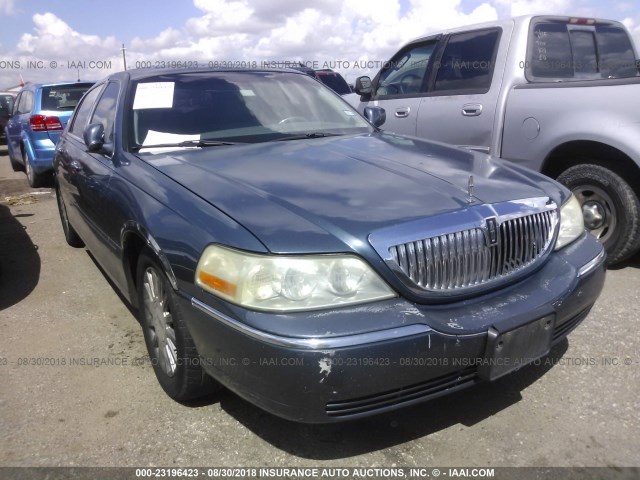 1LNHM81WX5Y664688 - 2005 LINCOLN TOWN CAR SIGNATURE BLUE photo 1