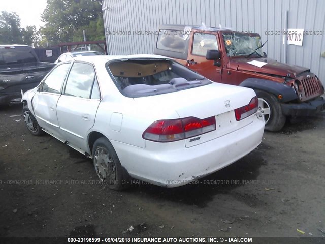 1HGCG56431A095926 - 2001 HONDA ACCORD LX WHITE photo 3