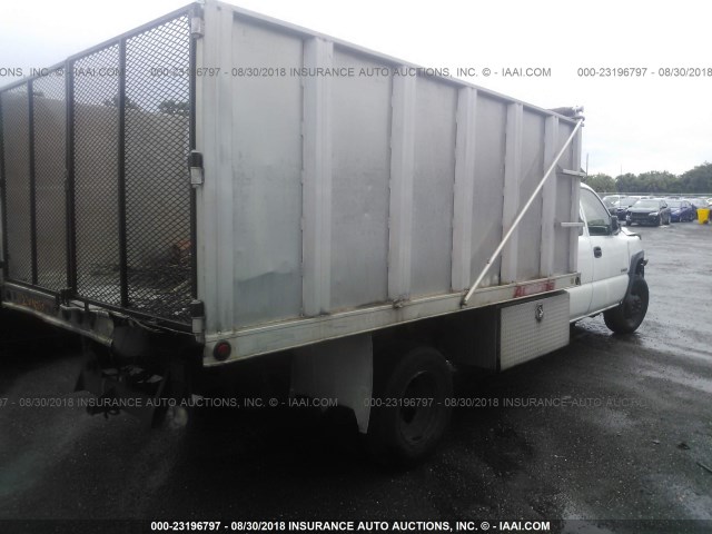 1GBJC39U52F208706 - 2002 CHEVROLET SILVERADO C3500 WHITE photo 4