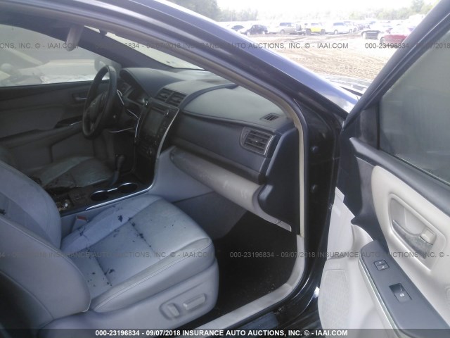 4T4BF1FK7GR551584 - 2016 TOYOTA CAMRY LE/XLE/SE/XSE 黑色 照片 5