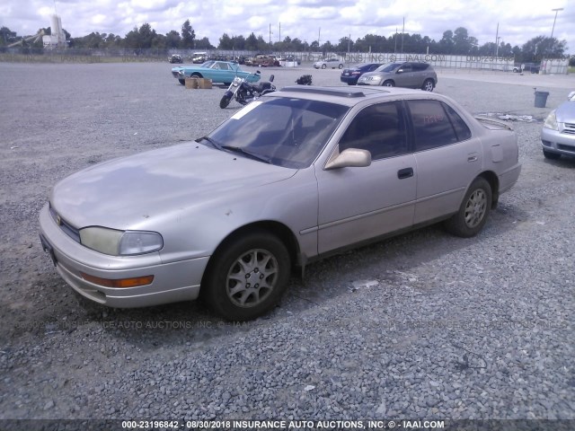 4T1SK13EXPU245144 - 1993 TOYOTA CAMRY XLE GOLD photo 2